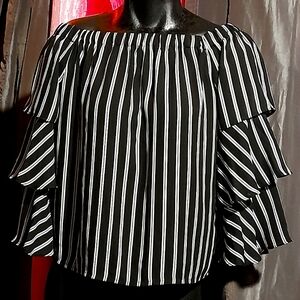 "Romeo and Juliet" tiered Bell off shoulder sleeved Blouse